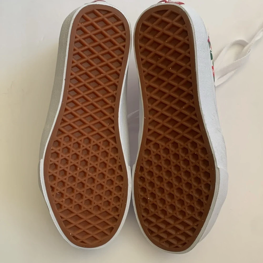 NWOB Vans Sk8 Hi with flower print - Picture 4 of 5